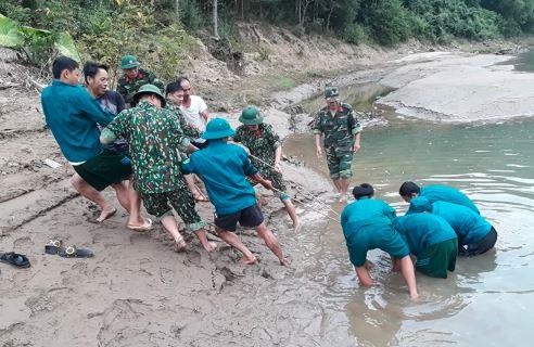 Kich no qua bom nang gan 350 kg duoi song o Nghe An hinh anh