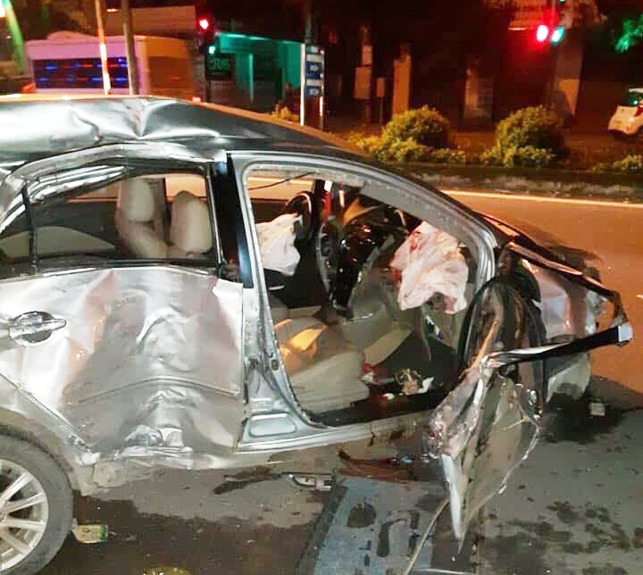 ôtô 4 chỗ va chạm với xe giường nằm ảnh 2 oto 4 cho va cham voi xe giuong nam anh 2