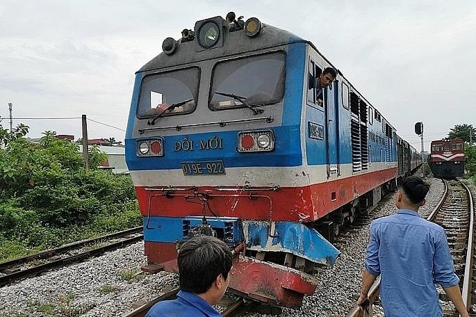 Nhan vien gac chan bi tau hoa hat vang hinh anh