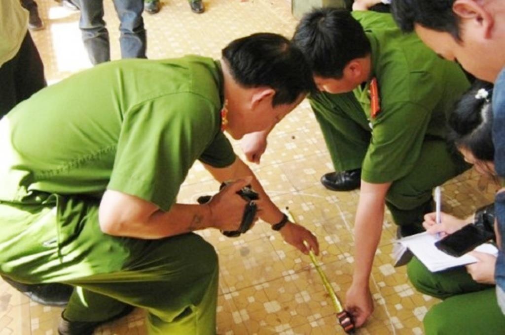 Dam chet nguoi khi di hat karaoke hinh anh