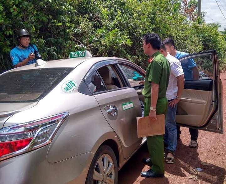 Nu tai xe taxi nghi bi cuop khong che doi tien chuoc hinh anh