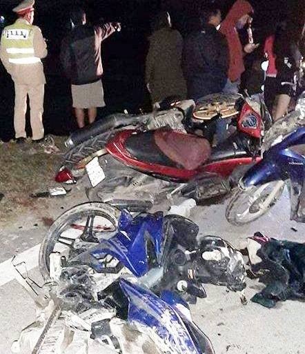 chu re tu vong khi di gui thiep moi dam cuoi anh 1