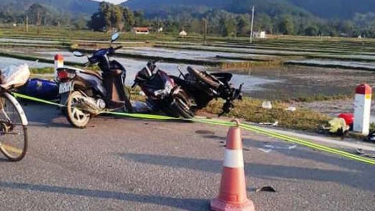 Chu re tu vong khi tren duong di gui thiep moi dam cuoi hinh anh