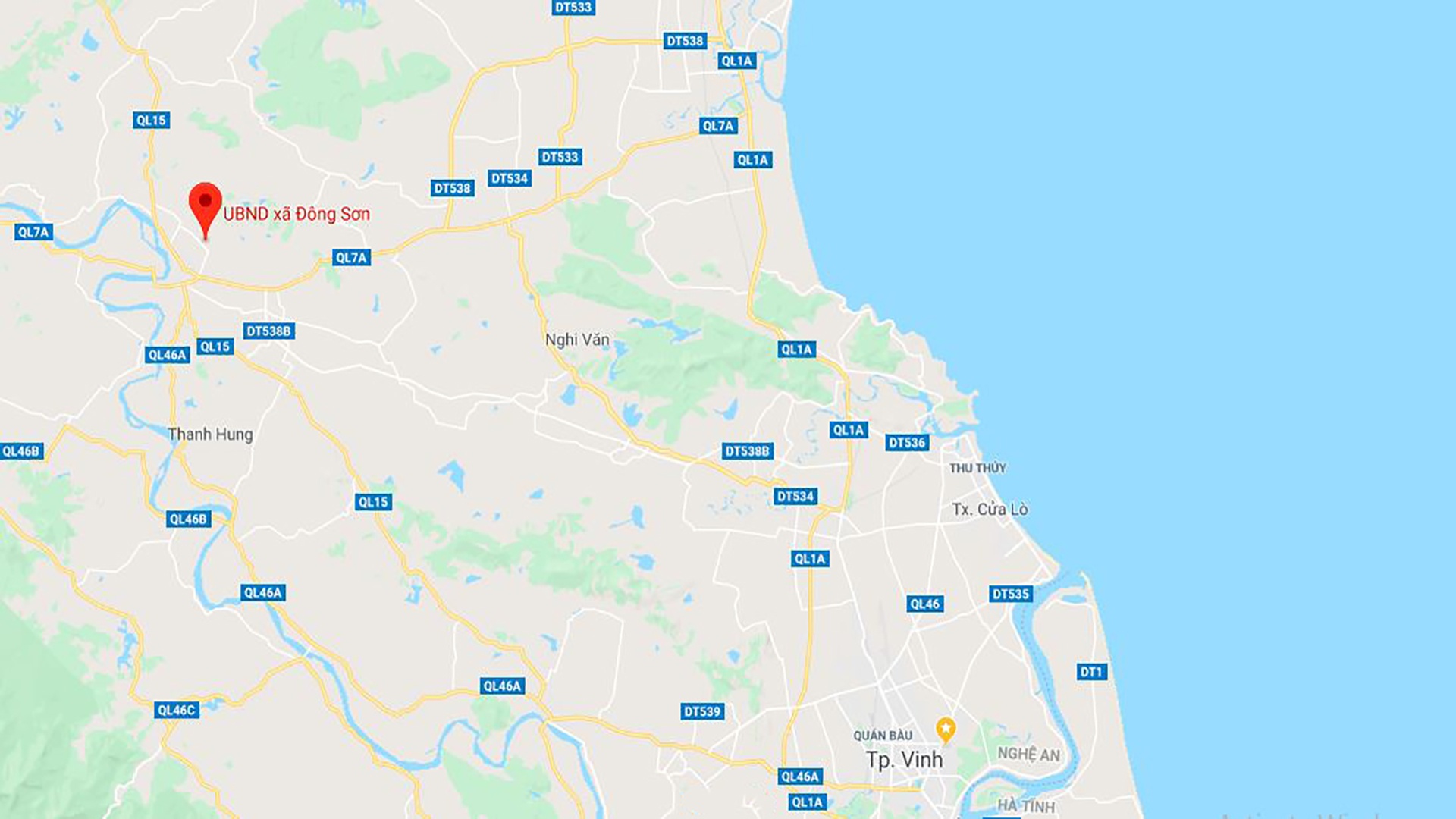 hat nuoc soi vao mat vo anh 1