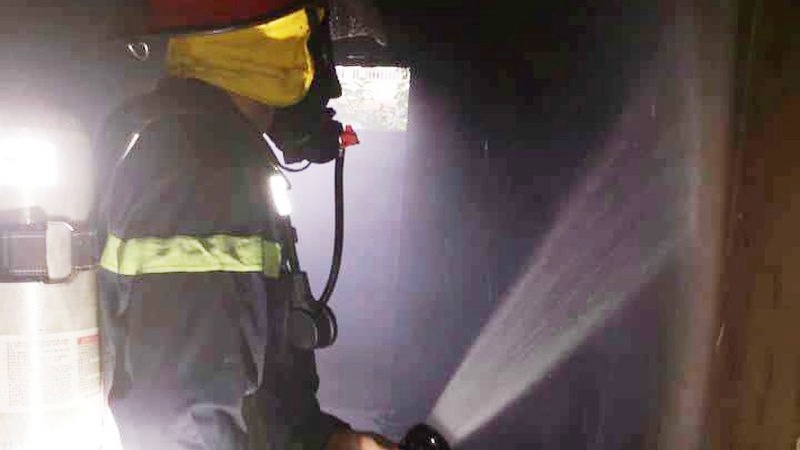 Thap huong ngay Tet, cu ba 80 tuoi ket trong dam chay nha 2 tang hinh anh