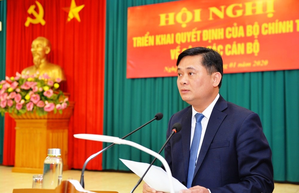 Bo Chinh tri chuan y ong Thai Thanh Quy giu chuc Bi thu Nghe An hinh anh