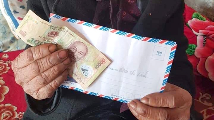 Gay hieu nham khi de 10.000 dong vao phong bi mung tho hinh anh