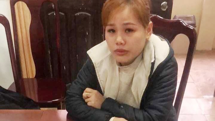 Bat nguoi lap Facebook ao de lua ban khau trang hinh anh