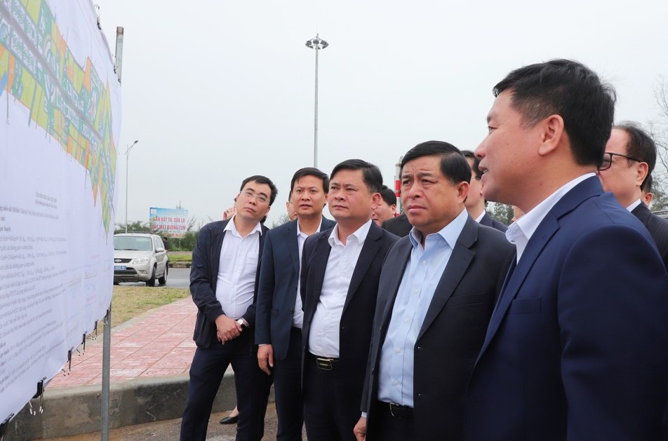 Nhieu can bo Nghe An tu cach ly o nha hinh anh