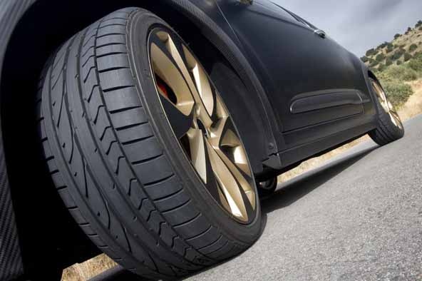 Chu quan tra chanh danh nguoi vi chuyen do xe hinh anh