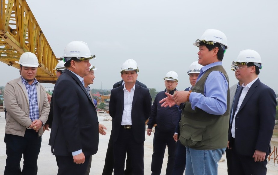 Nhieu lanh dao Nghe An khong con phai cach ly tai nha hinh anh