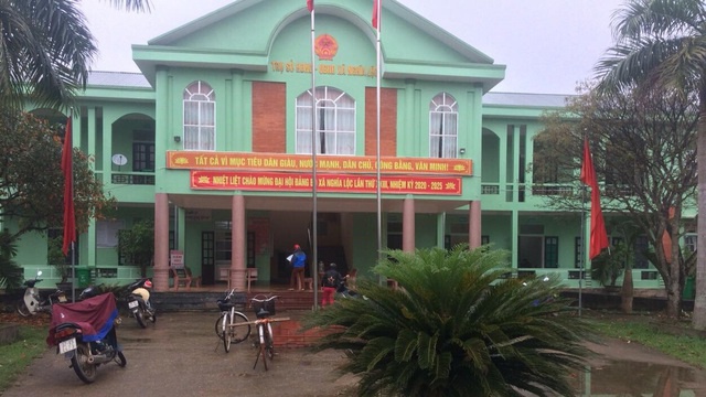 Trom dot nhap UBND xa luc nua dem hinh anh