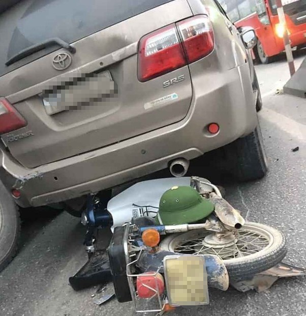 oto mat lai tong nu sinh anh 1