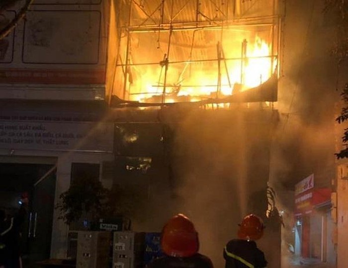 doi tu tu vi bi chay kho hang anh 1