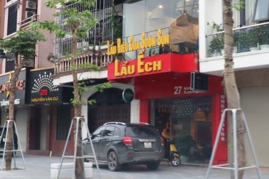 Quan lau ech len lut hoat dong du co lenh cam hinh anh