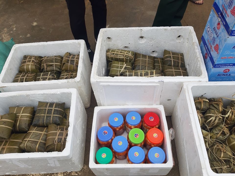 nau banh chung tang nguoi o khu cach ly anh 2