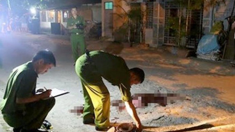 Oto lam dut day mang, tai xe bi chem nhieu nhat hinh anh