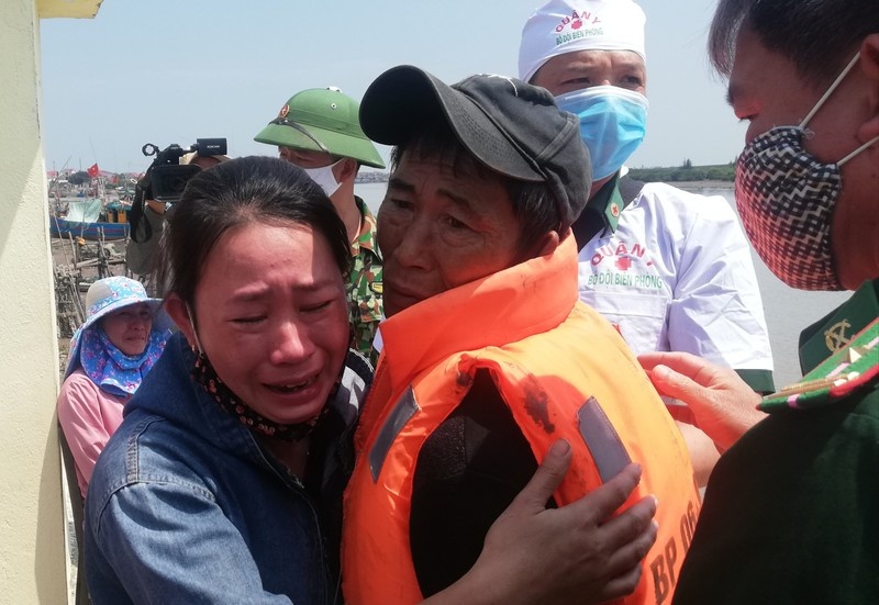 tau ca ngu dan bi dam chim anh 1