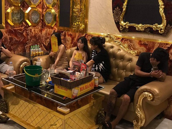 Nhom 9X vao quan karaoke King de dung ma tuy hinh anh