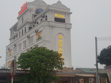 Au da o quan karaoke, mot nguoi tu vong hinh anh