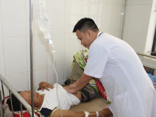 Nguoi dan ong tieu ra mau do tuoi do an la loc mai hinh anh