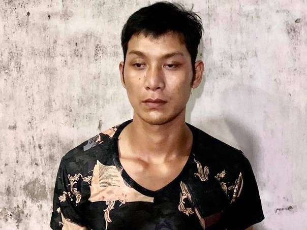 Ke tam xang dot con no bi khoi to hinh anh