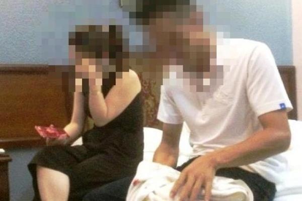 Chu tich xa lo clip 'nong' bi khai tru ra khoi Dang hinh anh