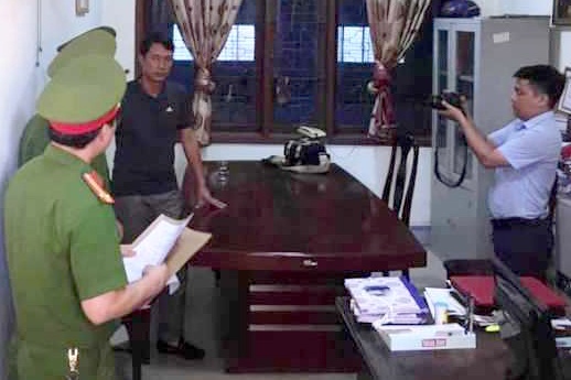 Bat Pho truong phong Chinh sach Ban Dan toc Nghe An hinh anh