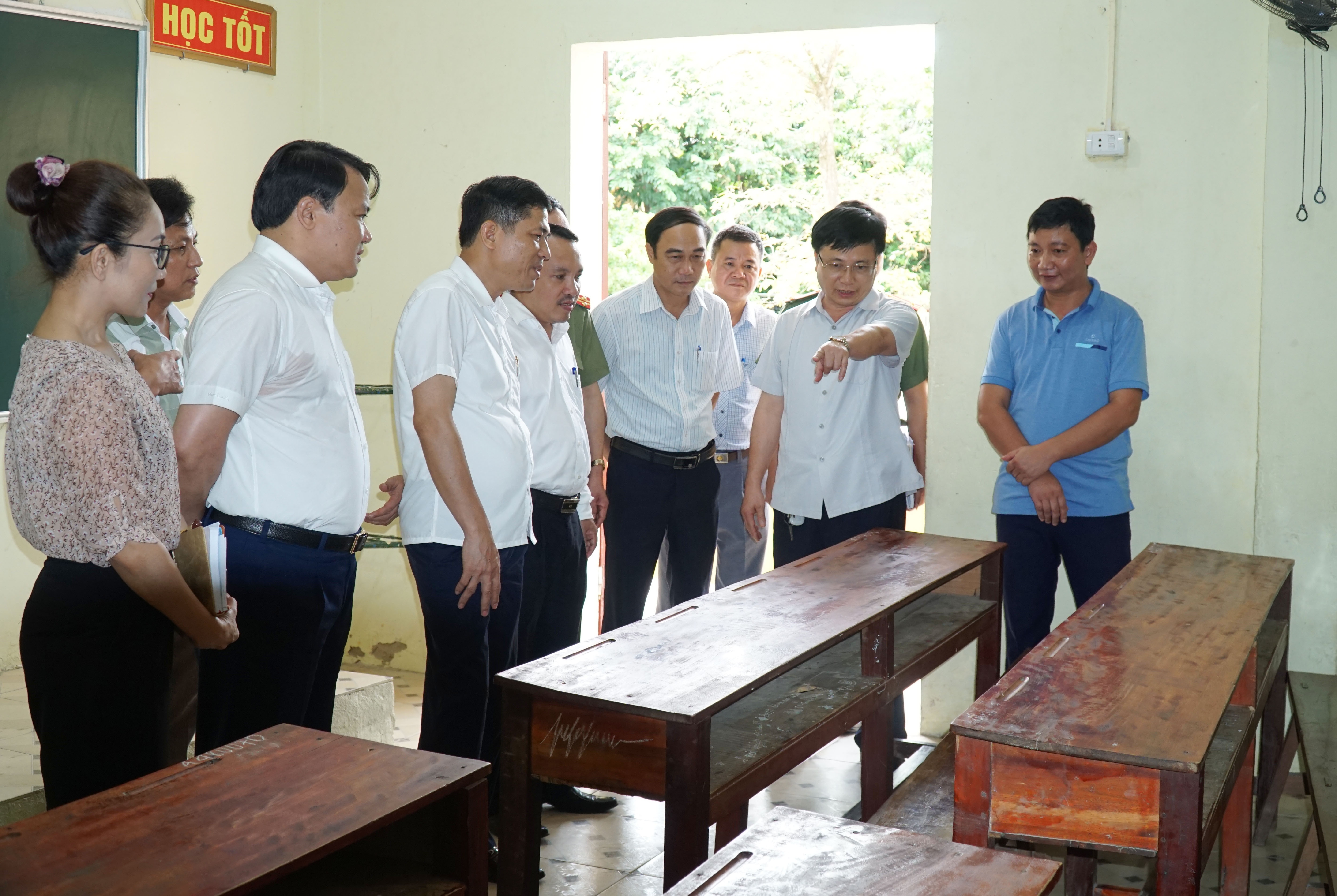 Nghe An chuan bi 300 phong du bi cho thi sinh ho, sot hinh anh