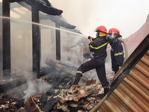 Nha tho ho boc chay hinh anh