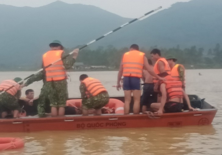 nam sinh duoi nuoc o nghe an anh 1