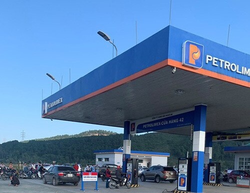 nu ke toan truong dot tu trong phong lam viec anh 1