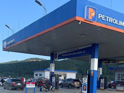 Nu ke toan truong tu vong tai noi lam viec hinh anh