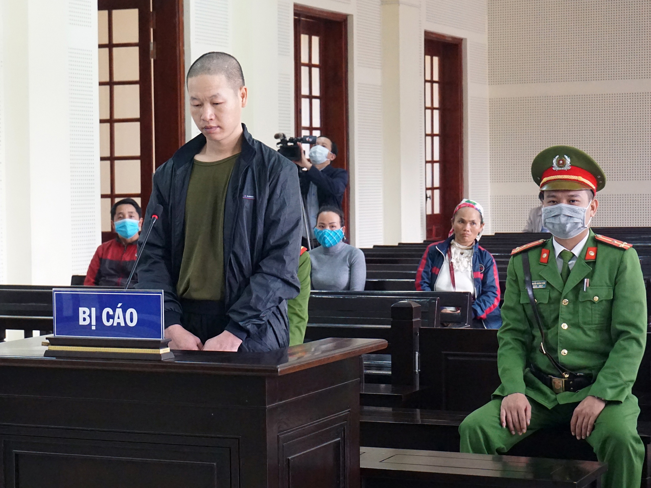 Nguoi to chuc vuot bien trai phep phai ngoi tu hinh anh