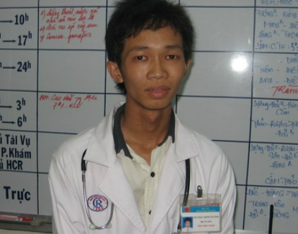 Gia lam bac si lua tien benh nhan hinh anh