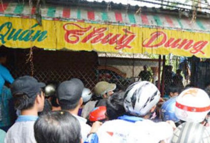 Sat hai nguoi yeu trong quan ca phe vi ghen hinh anh