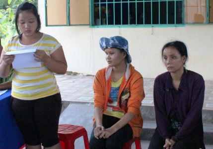 3 co gai quay canh sat 113 bang hang ngan cuoc dien thoai hinh anh