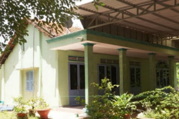 Doi vo chong chet tham trong nha hinh anh