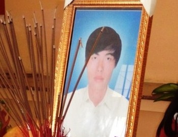 Di tham me, dam 2 anh em thuong vong hinh anh