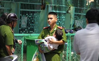 Bat coc con cua ban ve que de... nuoi hinh anh