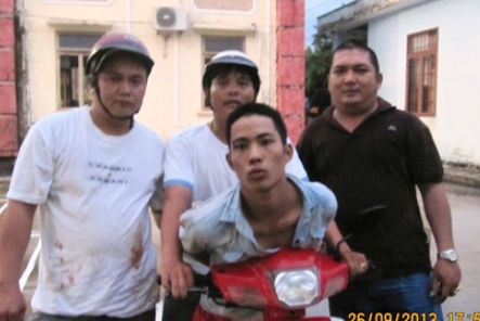Hon 1 gio vay bat ten trom xe may cua cong an hinh anh