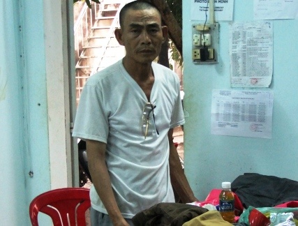 Gia danh thay tu de lua tien cong duc hinh anh