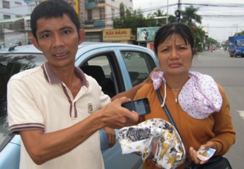 Nhieu nguoi 'sap bay' mua iPhone 4 gia re hinh anh