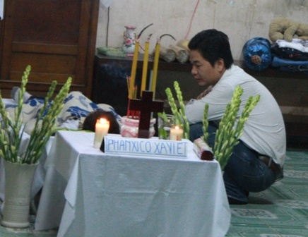 Cuu ban khong thanh, hai hoc sinh deu chet duoi hinh anh