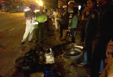 Tranh nhau nhat xap tien 500.000 dong cua nguoi bi tai nan hinh anh