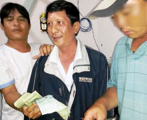 Bao ve nha hang cay cua o to trom 100 trieu dong hinh anh