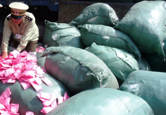 Bat tren 2 tan bang ve sinh kem chat luong hinh anh