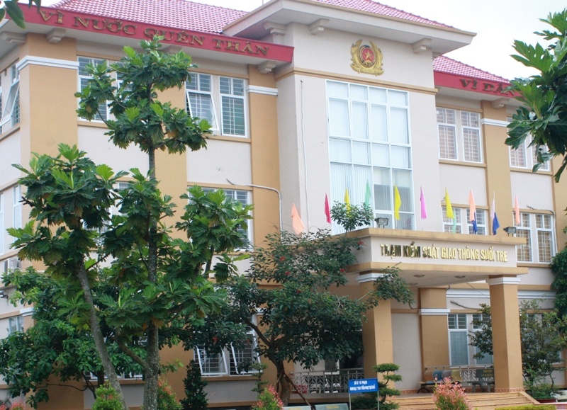 9 can bo bi ky luat trong vu no sung tai tram CSGT Suoi Tre hinh anh