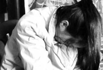 Lam 'chuyen nguoi lon' voi be gai trong quan ca phe hinh anh