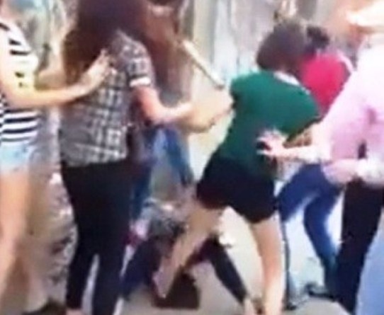 Nu sinh vu clip danh hoi dong trinh dien sau 10 ngay bo di hinh anh